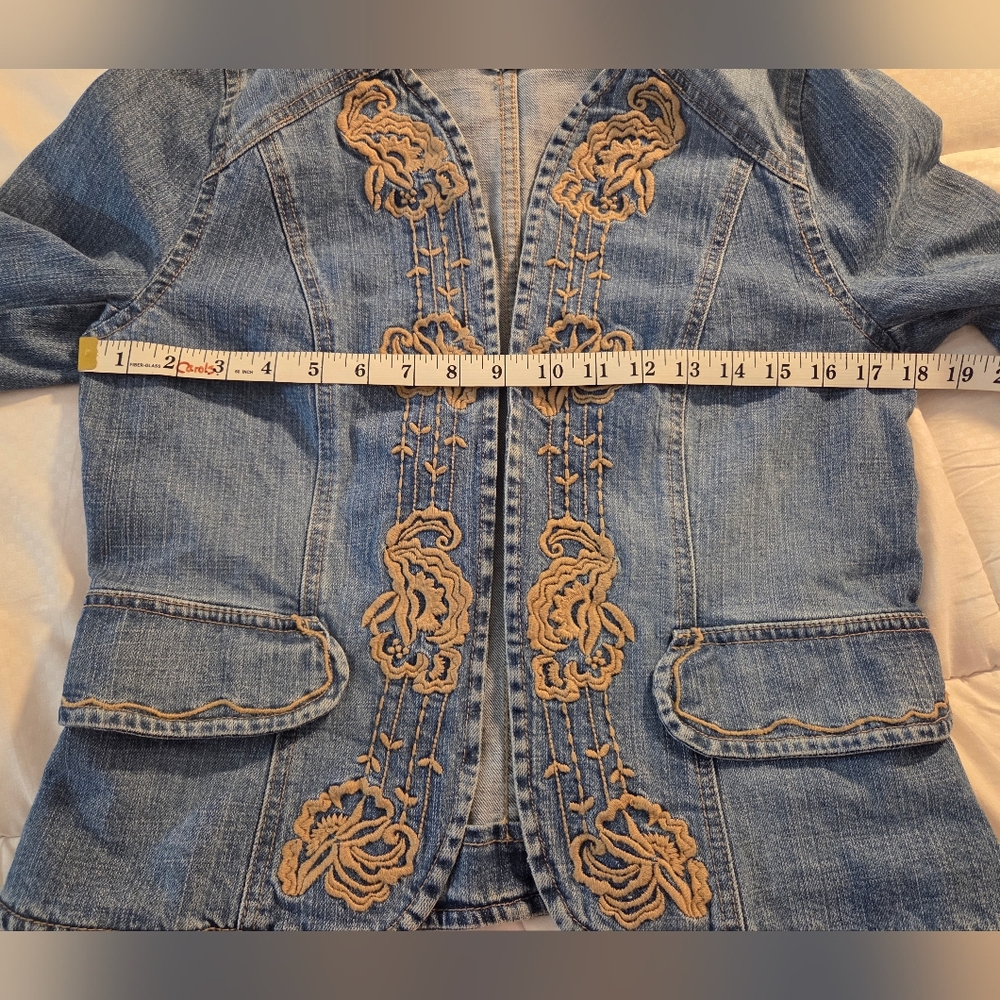 Elegant Blue Denim Jacket with Embroidery - Picture 11 of 12